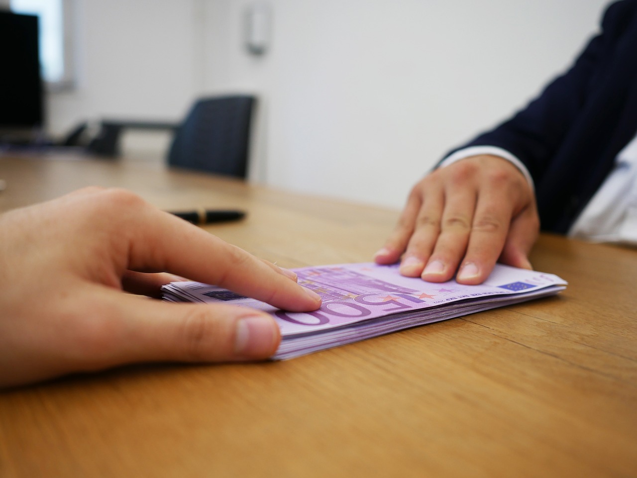 Grafico che illustra il TAEG dei prestiti personali e suggerimenti per riconoscere tassi ingannevoli.