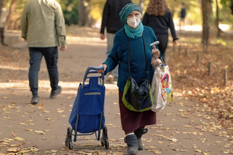 Assegno sociale: importo e requisiti per chi non ha versato contributi, età e reddito.